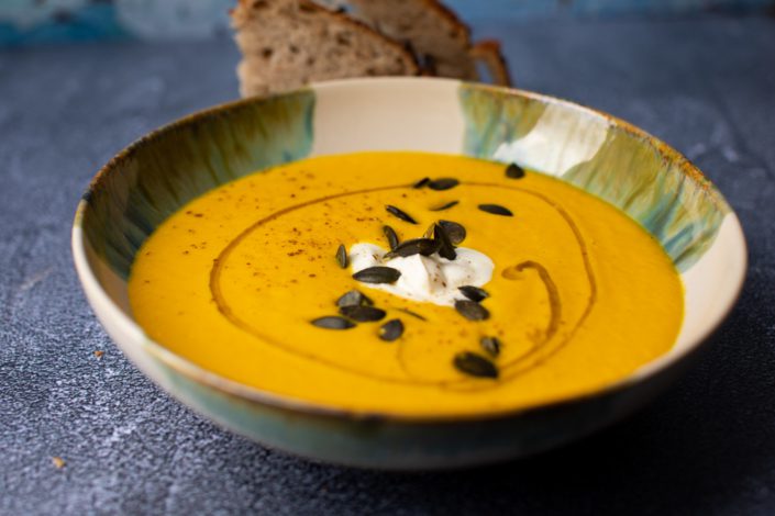 Cremige Kürbis-Ingwer-Suppe aus dem Backofen Rezept
